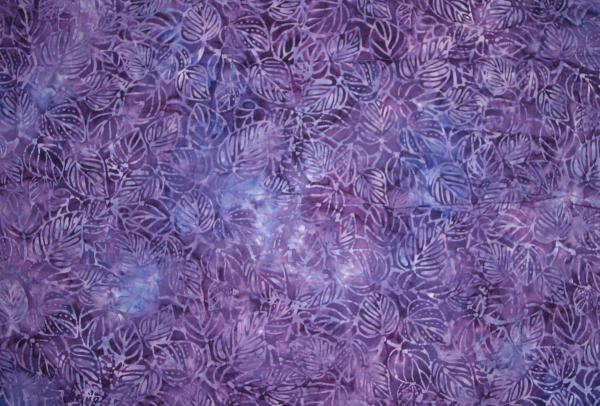 Batik Patchworkstoff violett mit Blättern